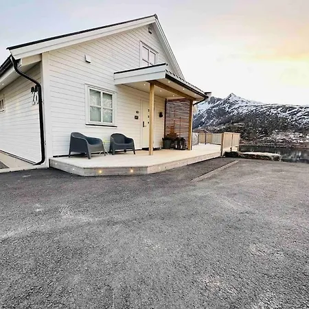 Naert Pa Naturen Og Sentrum! Svolvær